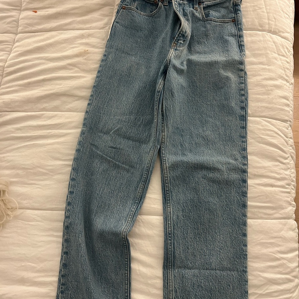 Abercrombie 90s Straight Ultra High Rise Size 28